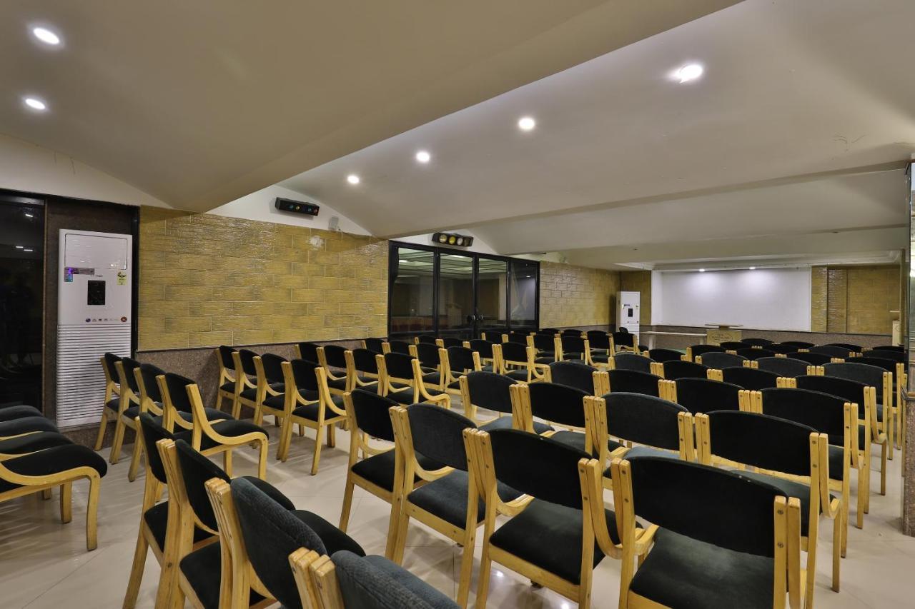 Capital O 1338 Hotel Harmony Radźkot Zewnętrze zdjęcie